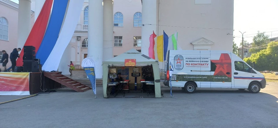 В Рязанской области продолжают работу мобильные пункты отбора на службу по контракту.