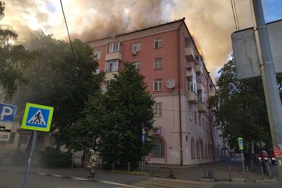 Площадь пожара составила 1 100 квадратных метров. Фото: мэрия Казани