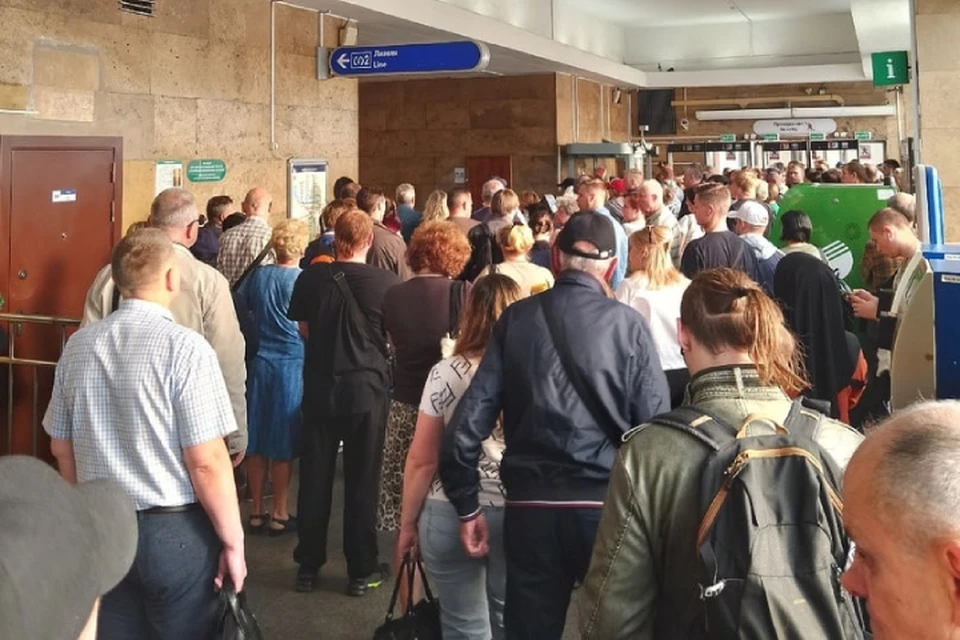 что произошло на синей ветке метро сегодня