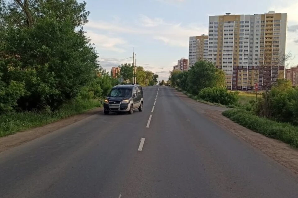Ребенок двигался справа по краю дороги в попутном направлении.