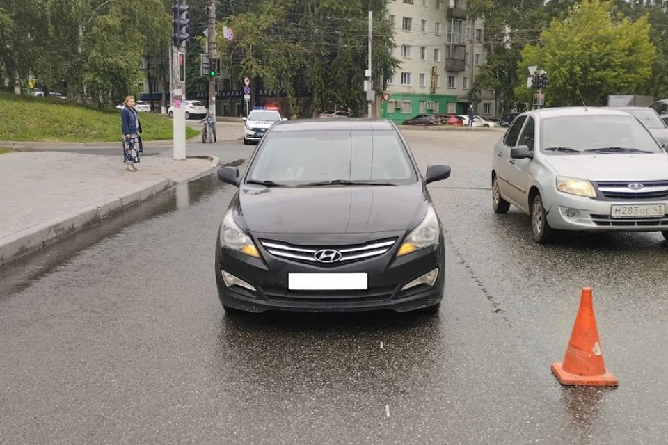 Авария произошла у дома №8 по Комсомольской. Фото: ГИБДД Кировской области