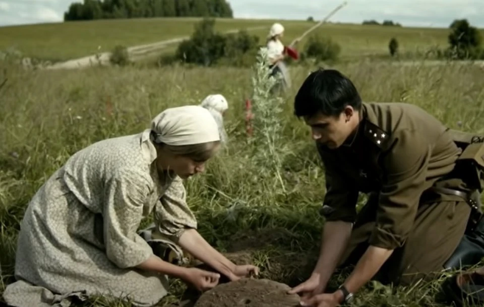 Стоп-кадр кинофильма "Рябиновый вальс".