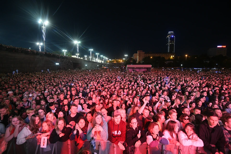 Сотни тысяч зрителей каждый год собирает фестиваль "Уральская ночь музыки".