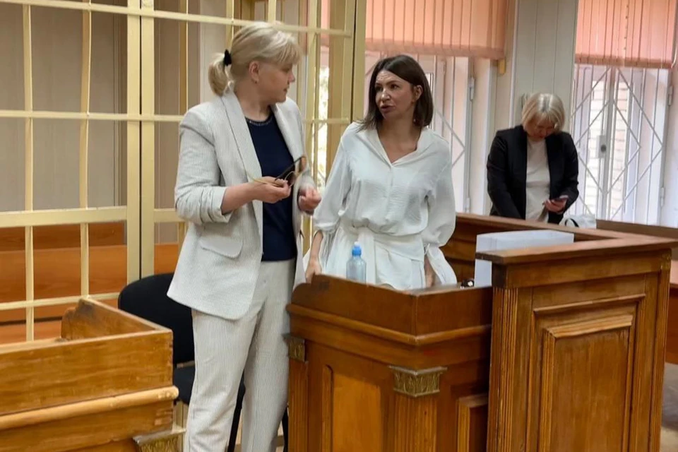 Елена Блиновская отказалась от люкса и пришла в суд в шлепках за 10 тысяч. Фото: Прокуратура Москвы
