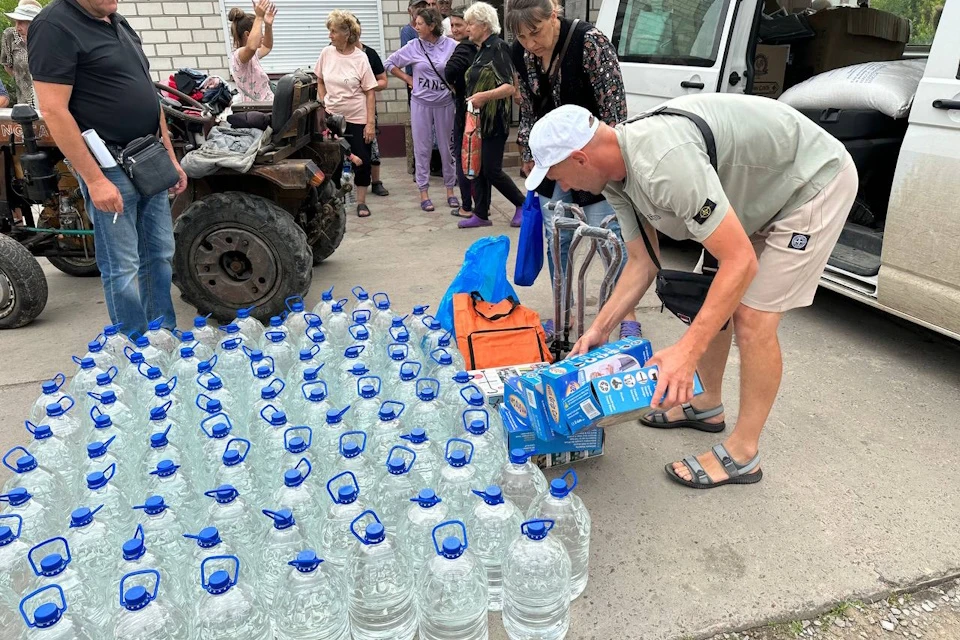 Жителям доставили продукты, воду и одежду ТГ: Евгений Кузьмин