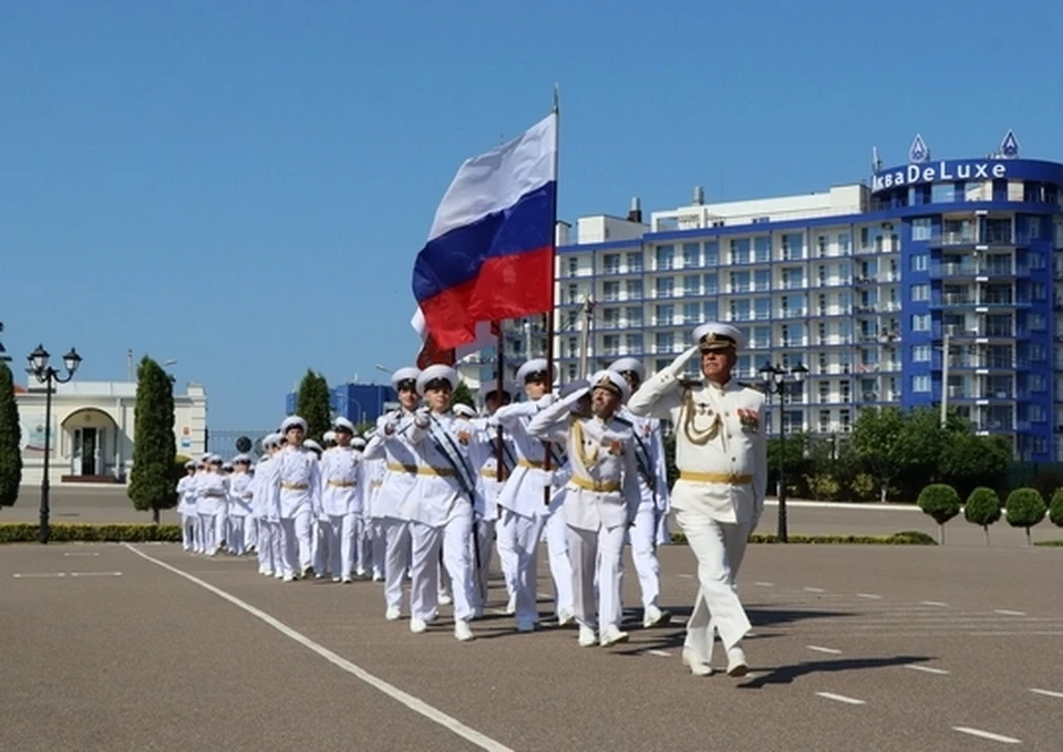 Выпускники прошли парадным строем. Фото: structure.mil.ru