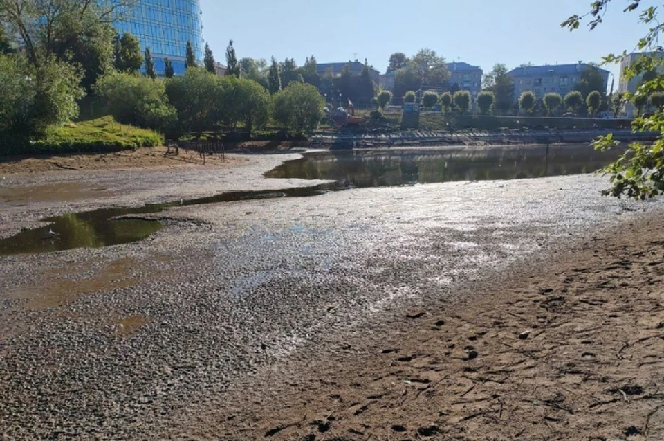 Воду сливают перед укреплением берегов. Фото: киров.рф