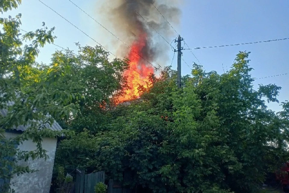 Пожар удалось обуздать, однако дом выгорел практически полностью. Фото (архив): ТГ/Приходько