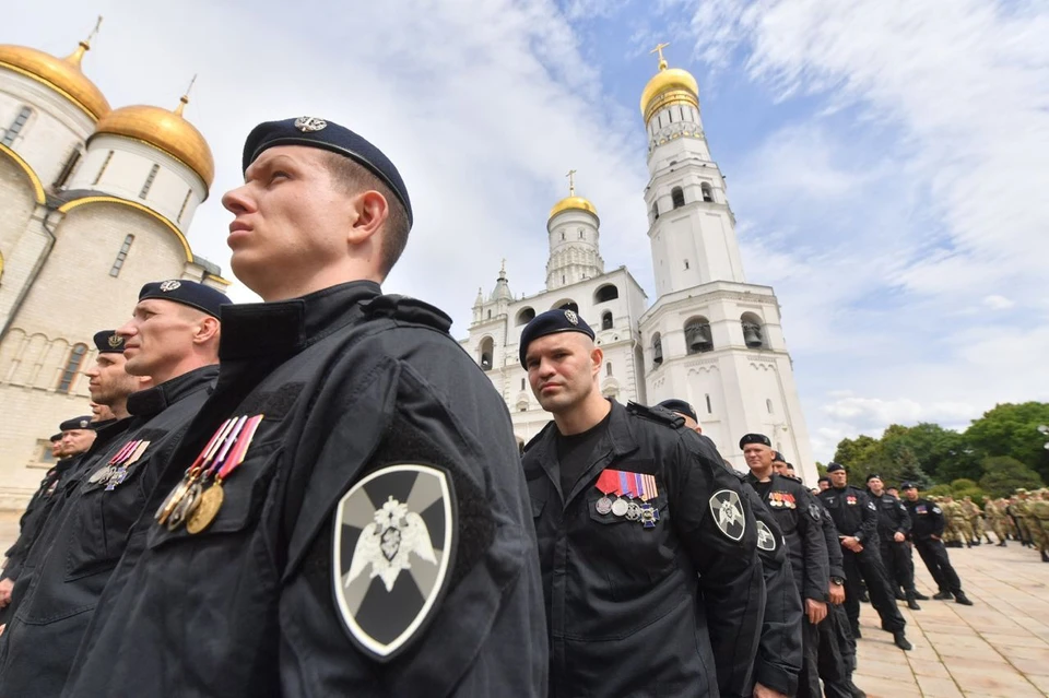 Президент обратится к подразделениям Минобороны, Росгвардии, ФСБ, МВД и ФСО, которые обеспечивали порядок и законность во время мятежа.