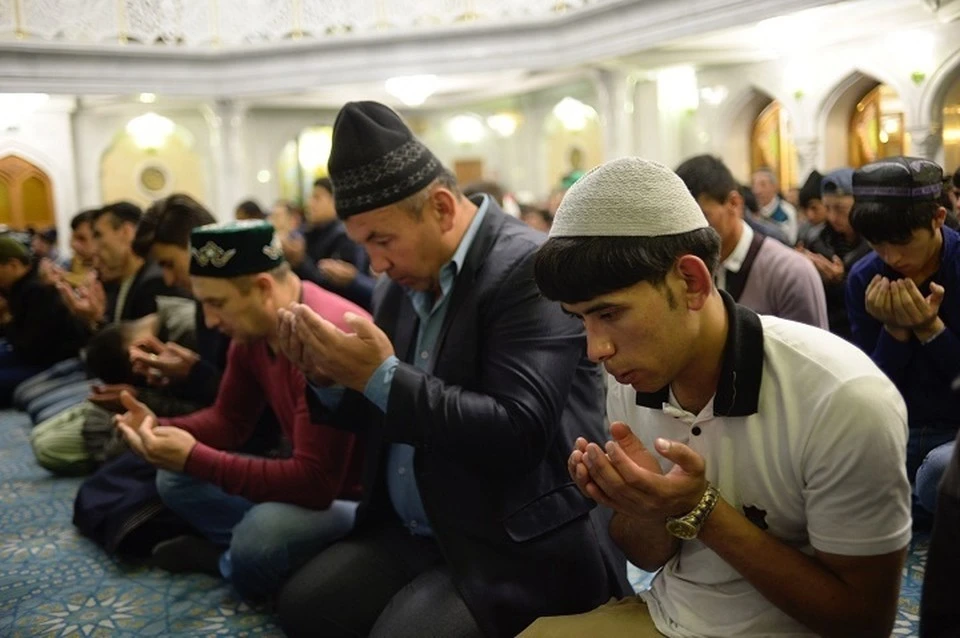 Сегодня какой праздник в татарстане у мусульман. Застолье мусульман. Ифтар 2024. Рамадан 2024 фото. Ураза 2024.