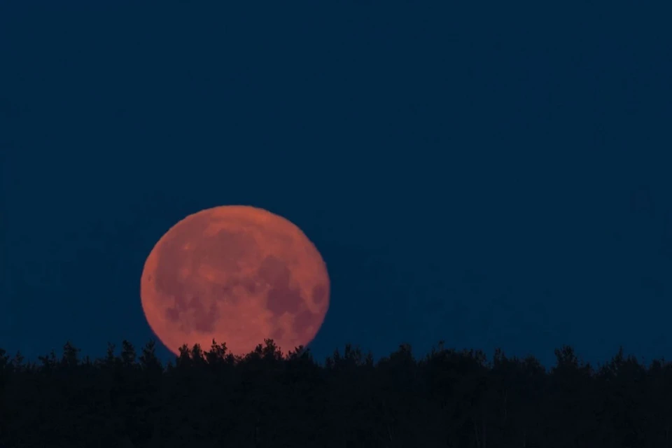 Луна фото. Гиперлуние 2022. Суперлуние август 2023. Суперлуние вчера. Суперлуние в октябре 2024.