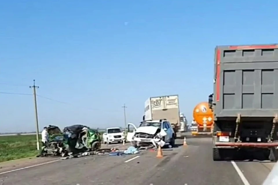 В ДТП один человек погиб и семеро пострадали
