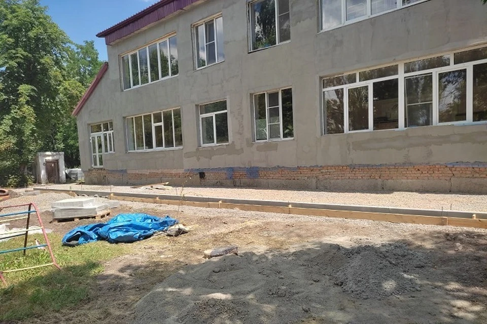 Специалисты из Сахалинской области восстанавливают детский сад. Фото: Администрация города Шахтерска