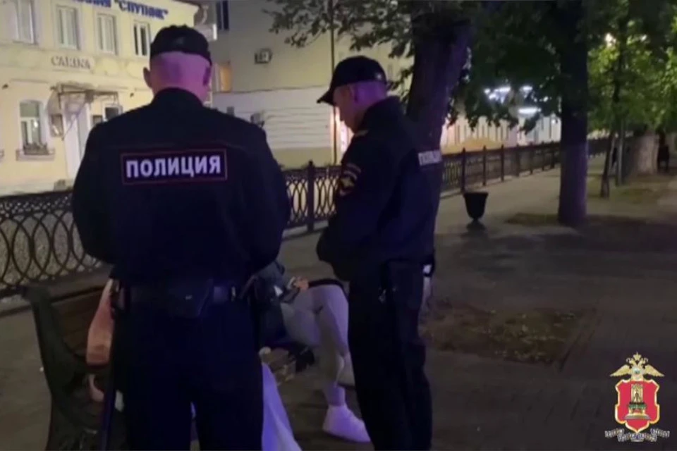 Стражи порядка пресекают факты употребления несовершеннолетними спиртных напитков и проводят профилактические беседы. Фото: УМВД России по Тверской области.