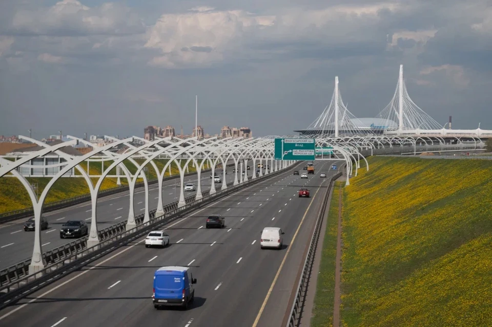 Велогонка перекрыла движение по ЗСД в Петербурге, в городе есть пробки.