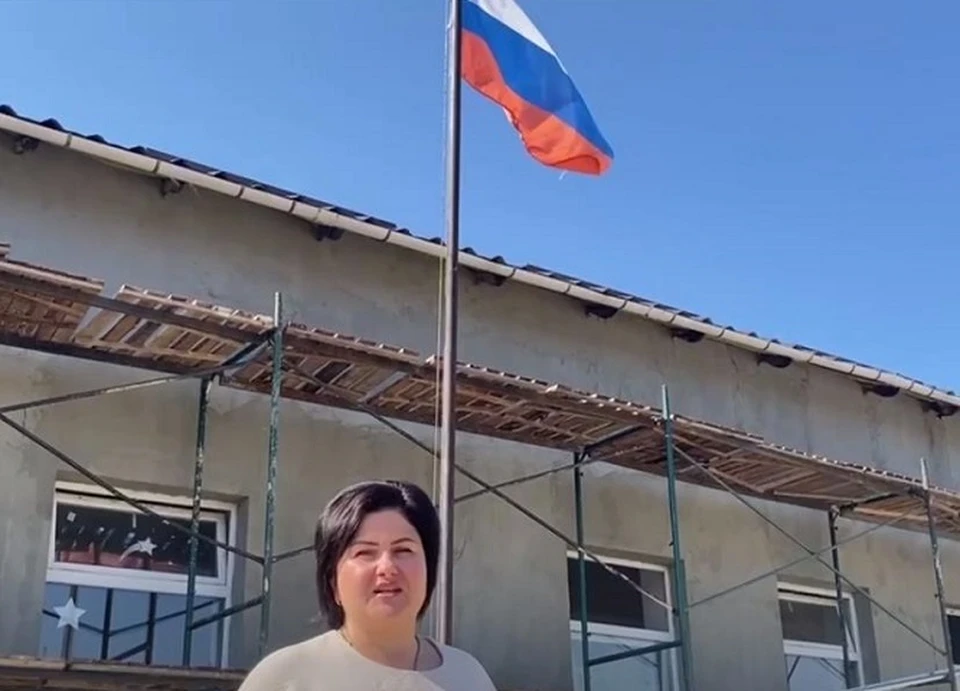 От лица замдиректора Елены Тимчук прозвучали слова благодарности за заботу о детях. Фото: пресс-служба администрации Херсонской области.