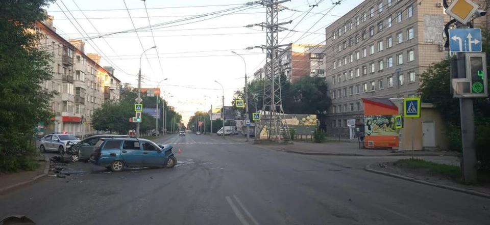 Оба водителя и девушка-пассажир ВАЗа попали в больницу