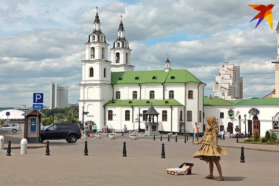 Очень много экскурсий проводится в центре Минска. К экскурсоводам сейчас особые требования.