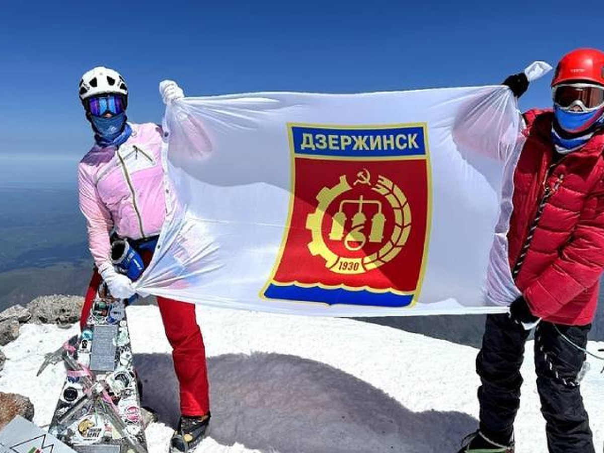 Аплодировала вся группа: 14-летний школьник из Дзержинска взобрался на  самую высокую гору России и Европы - KP.RU