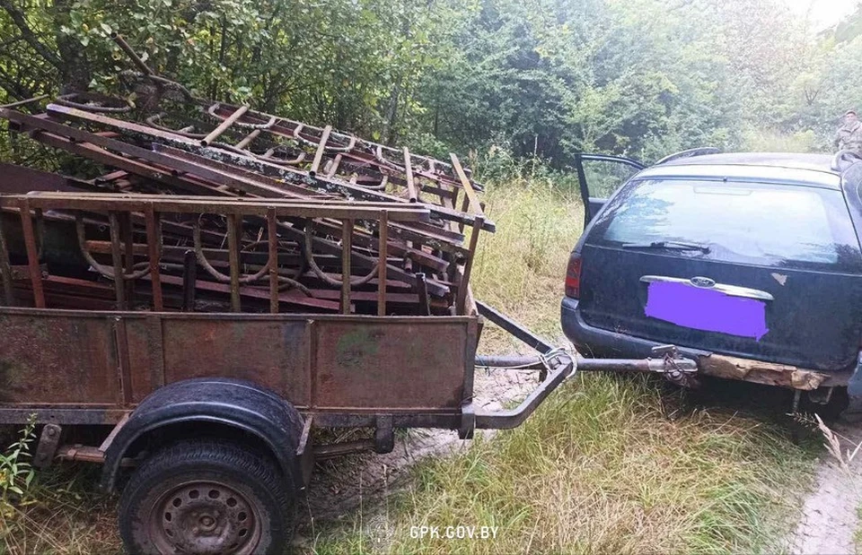 Два белоруса пытались вывезти из чернобыльской зоны отчуждения 500 килограммов черного металла. Фото: Государственный пограничный комитет Беларуси.