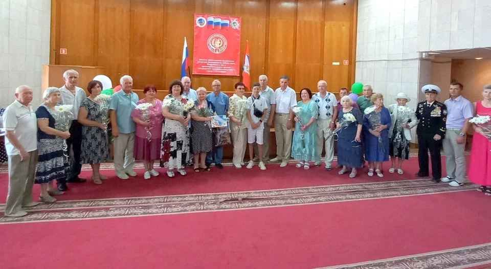 Поздравления в этот день принимали 11 семейных пар.