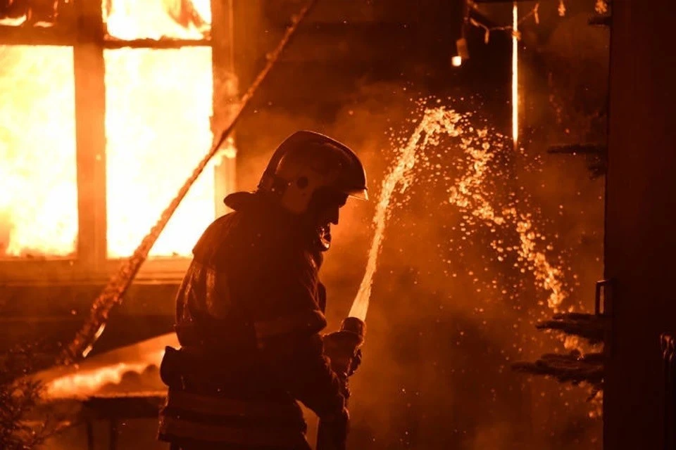 В Москве 40 человек эвакуировали из-за пожара на заводе счетно-аналитических машин