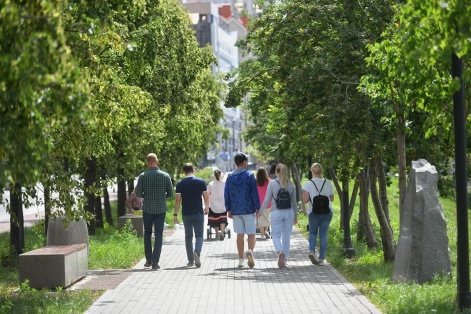 В Екатеринбурге завершили ремонт аллеи на улице Антона Валека