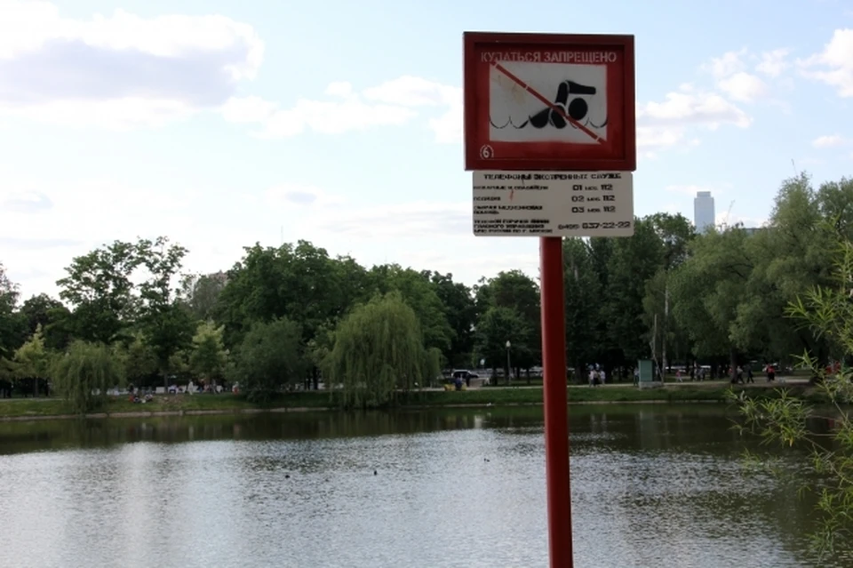 Спасатели достали тело неизвестного мужчины из Оки в Нижегородской области.