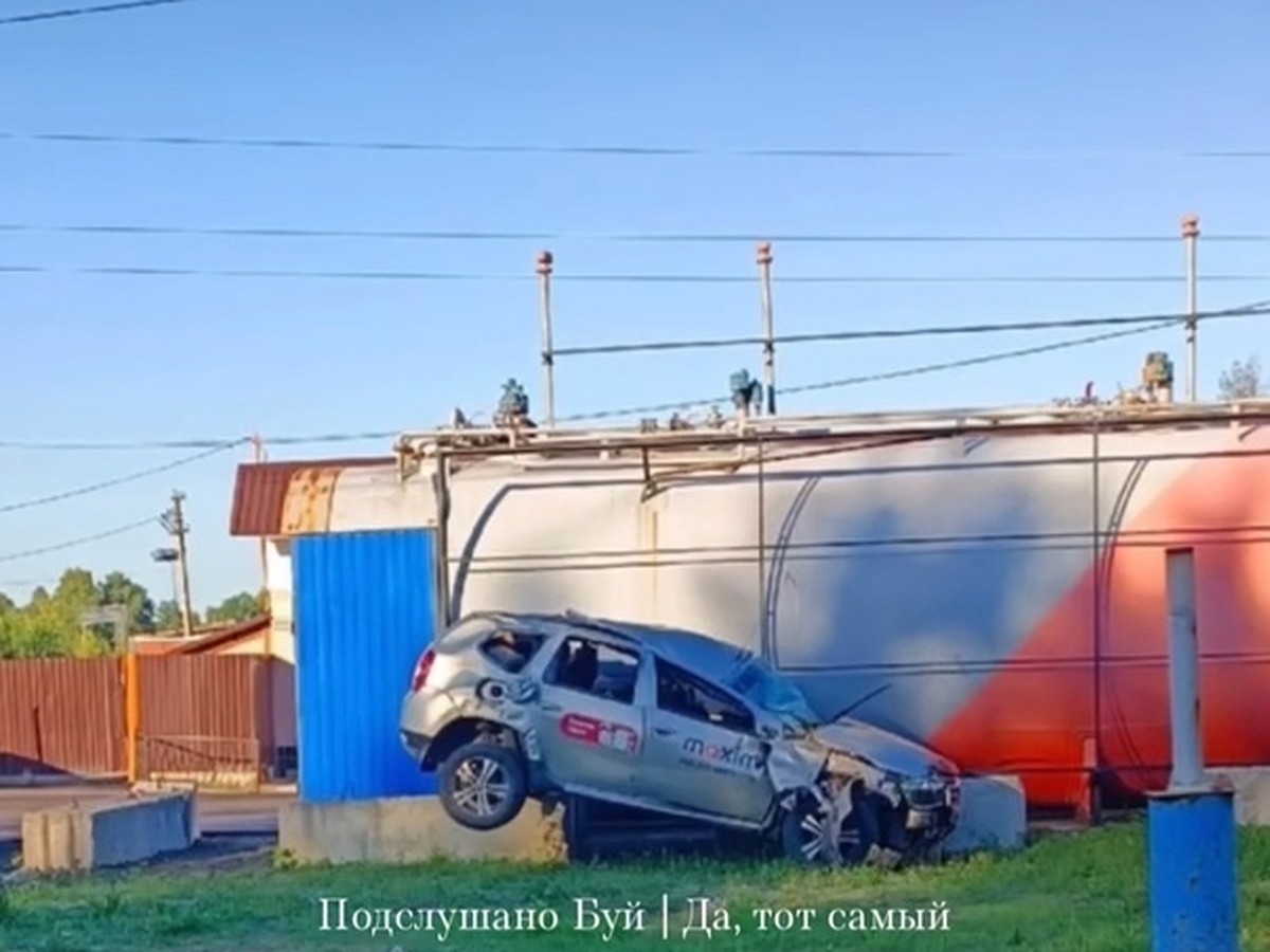 В Костромской области автомобиль на скорости влетел в автозаправочную  станцию - KP.RU