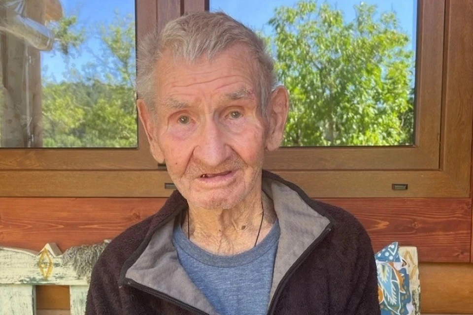 91-летний Иван Орлов остался без крыши над головой в конце прошлого года.