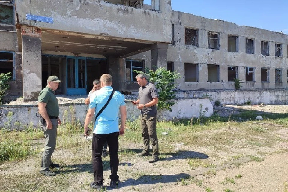 Городские власти осмотрели здание, где после проведения ремонта планируют размесить Единый информационный центр. Фото: ТГ/Моргун