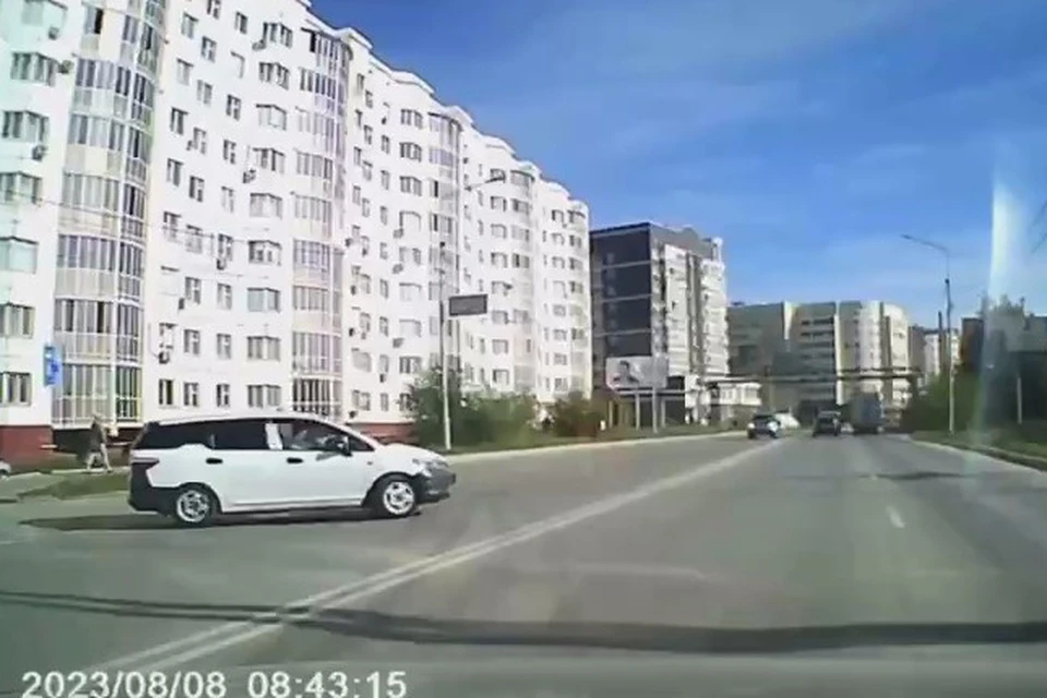 Водитель Honda Partner пересек двойную сплошную линию. Фото: скриншот видео