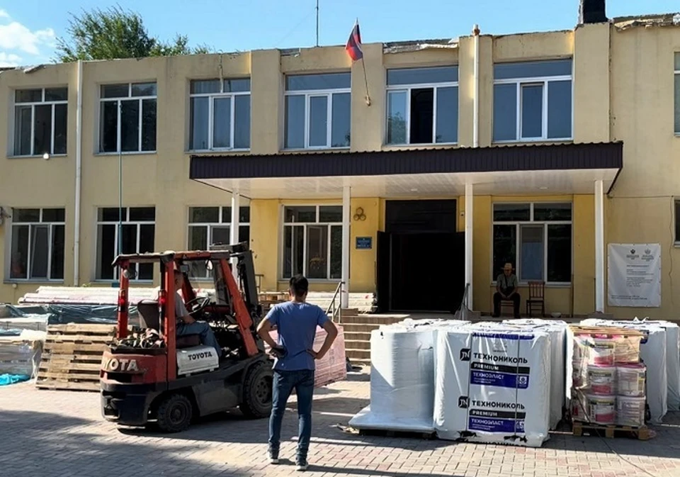Строителям предстоит много сделать, чтобы нормально запустить учебный процесс. Фото: телеграм-канал Андрея Алексеенко.