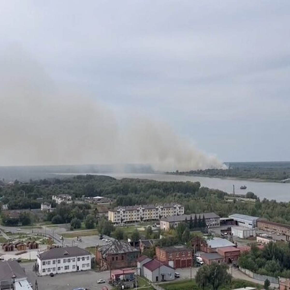 Жители Тобольска жалуются на удушливый запах гари и дыма - KP.RU