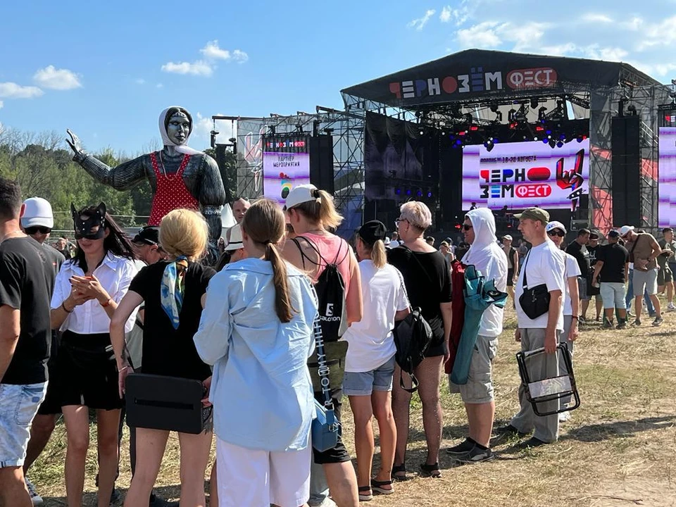 Аленка принарядилась