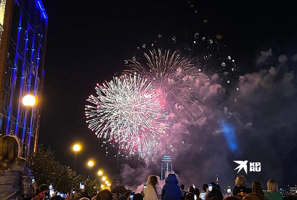 Где салют в екатеринбурге сегодня. День города Екатеринбург 2023. Салют Екатеринбург. Салют на день города 2023. День города Екатеринбург 2024.