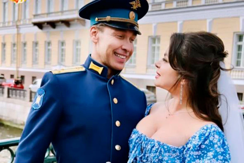 Наташа Королева и Тарзан отметили фарфоровую свадьбу в Дворце бракосочетания в Петербурге. Фото: СОЦСЕТИ