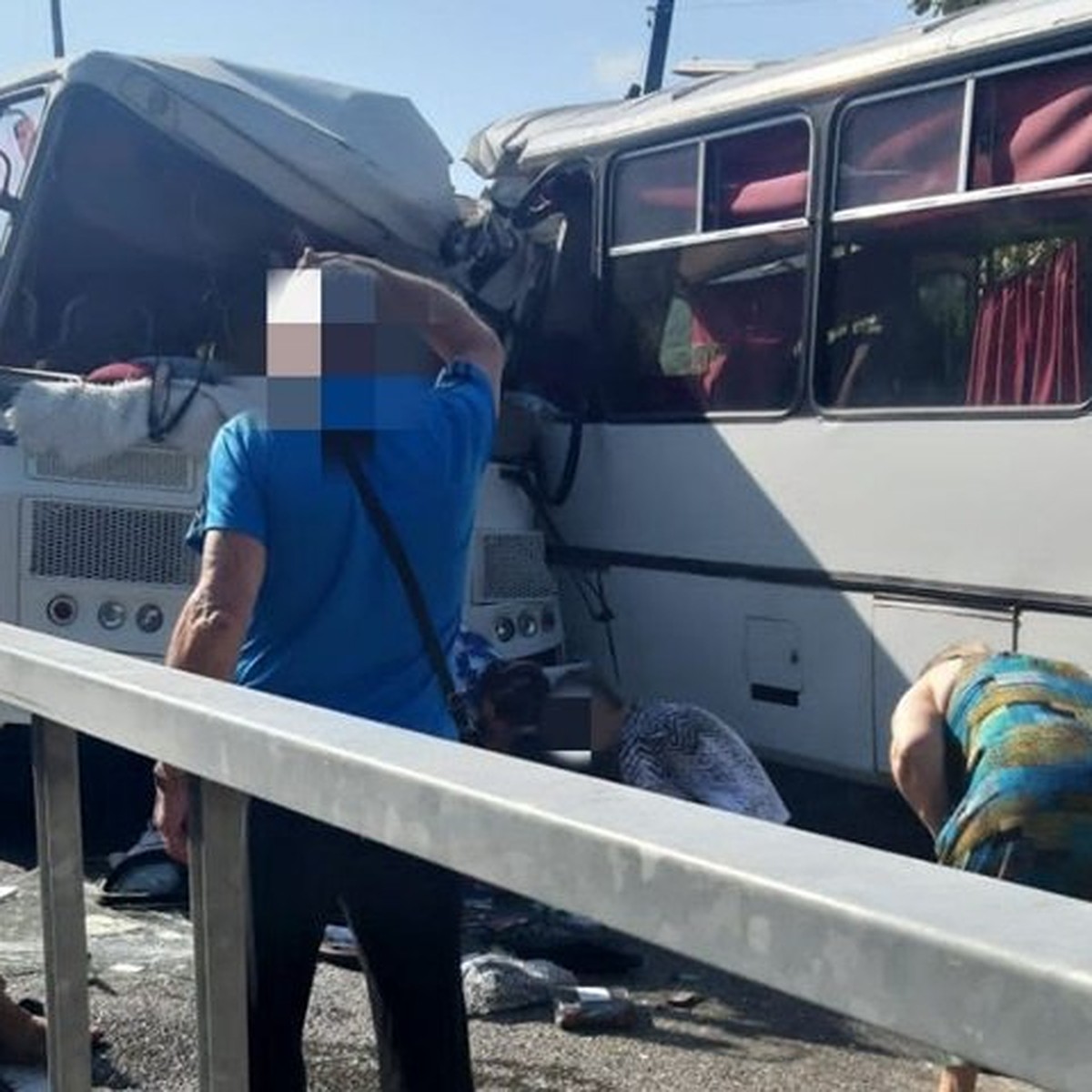 Пятеро взрослых и двое детей пострадали в ДТП с двумя автобусами в Туапсе -  KP.RU