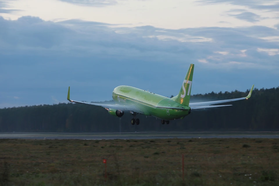 В Красноярске по вине буйного пассажира посадили самолет Москва - Благовещенск