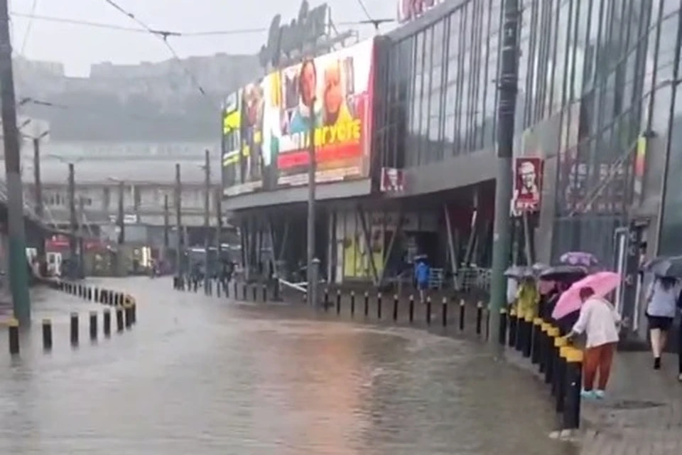 Затопленные улицы Владивостока.