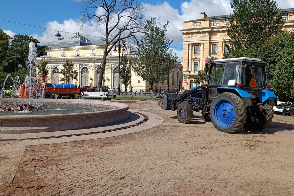 Ново-Манежный сквер в Петербурге закрыли для посетителей из-за ремонта пешеходной зоны. Фото: комитет по благоустройству