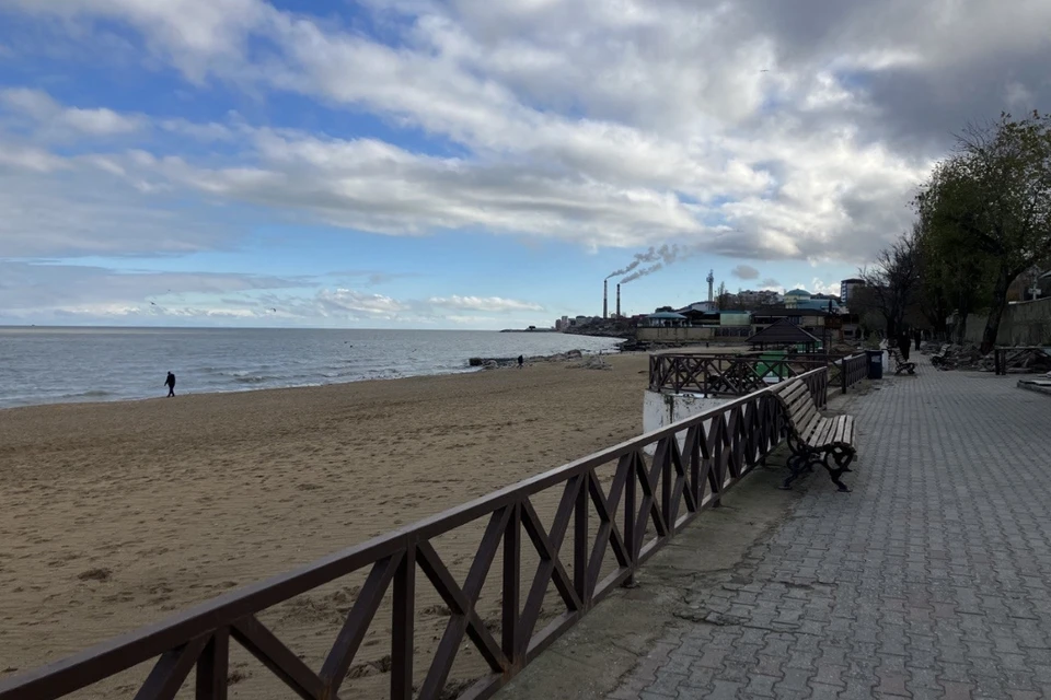 Городской пляж - одна из самых популярных достопримечательностей Махачкалы