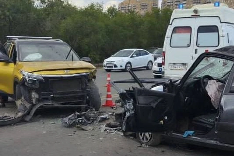В ДТП на Победе пострадали три человека.