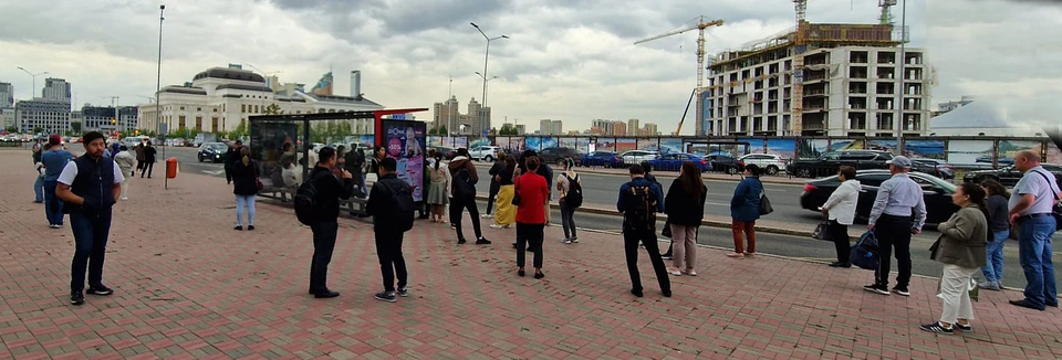 В Астане горожане недовольны работой общественного транспорта.