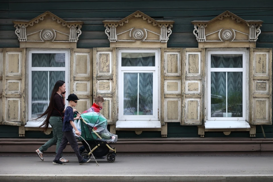 Размер пособия составляет в южных районах – 14 098 рублей, в северных – 18 335 рублей.