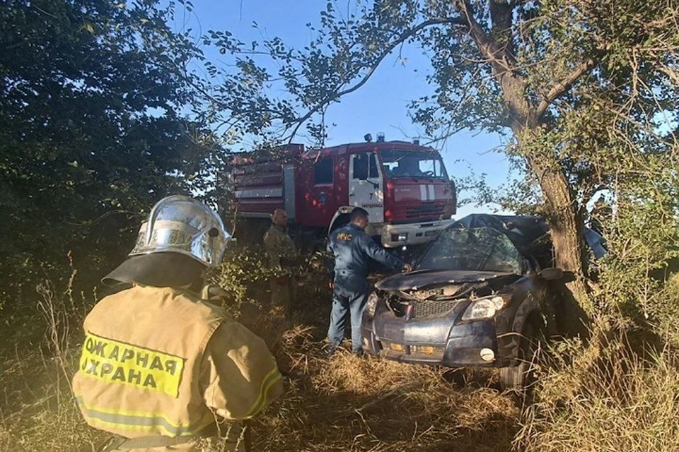 В ЛНР в ДТП скончался мужчина, пассажирку госпитализировали в больницу. Фото - МЧС ЛНР