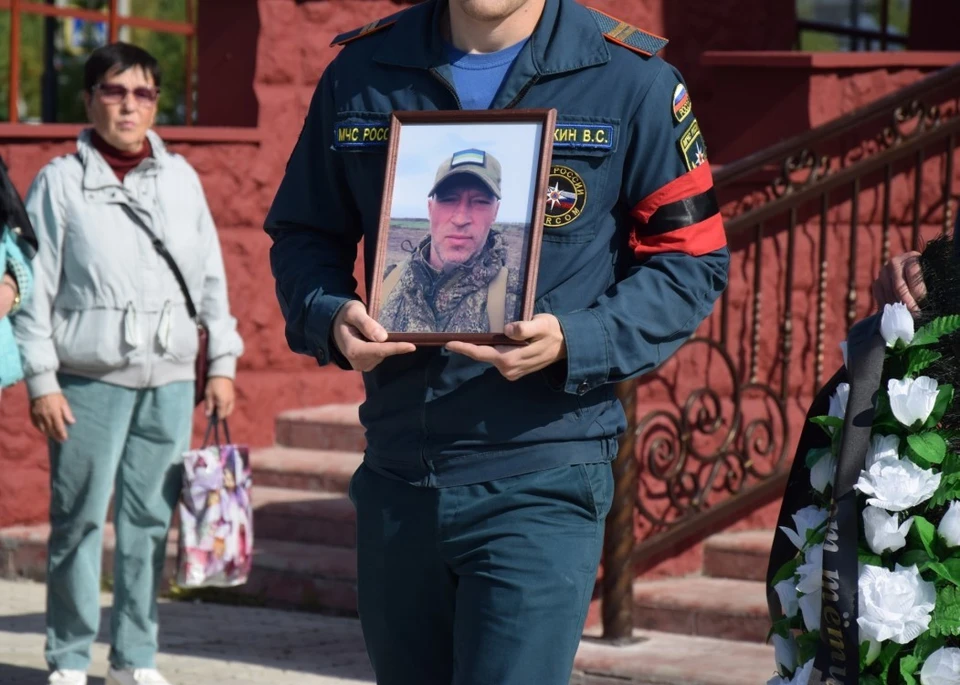 В Ухте простились с погибшим на СВО Романом Поповым