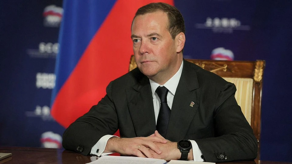 Медведев: 280 тысяч человек приняты на контракт в ВС России с 1 января