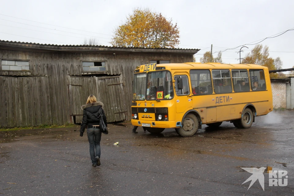 Жители Рязанского района рассказали о неудобствах из-за срыва сроков сдачи школы в селе Тюшево.