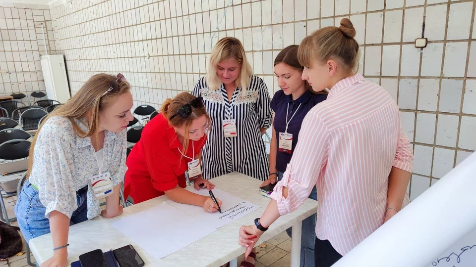 Форум молодых педагогов состоялся в Урзуфе на побережье Азовского моря. Фото: Министерство образования и науки ДНР